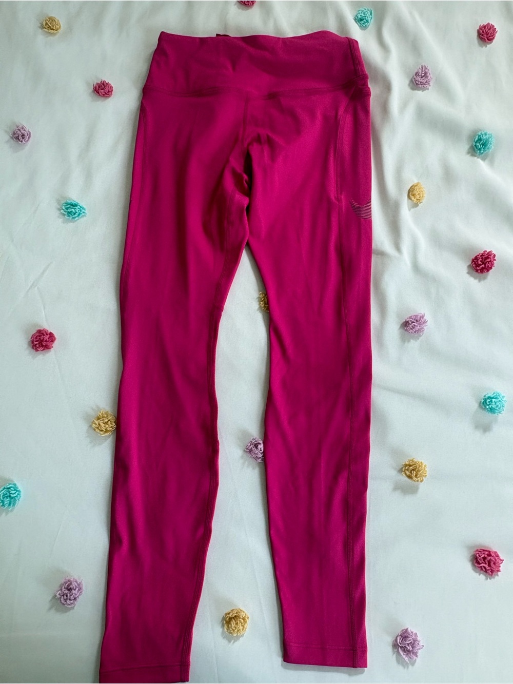 NWOT Women’s Nike Pink athletic Pants size small. Pockets and back zipper